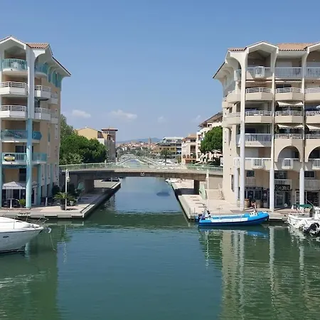 Nuits Insolites Bateau A Quai Port L'explorer Фрежюс
