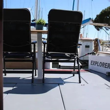 Ботель Nuits Insolites Bateau A Quai Port L'explorer Фрежюс