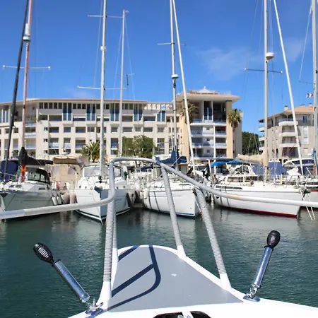 Nuits Insolites Bateau A Quai Port L'explorer Ботель Фрежюс