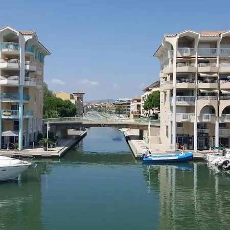 Nuits Insolites Bateau A Quai Port L'explorer Fréjus